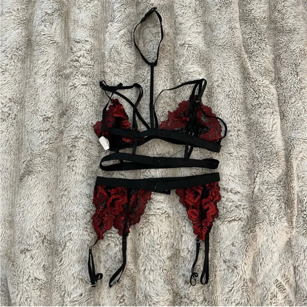 NWT Frederick’s of Hollywood Red Lace Bra & Panty Set – Size S - Picture 4 of 4